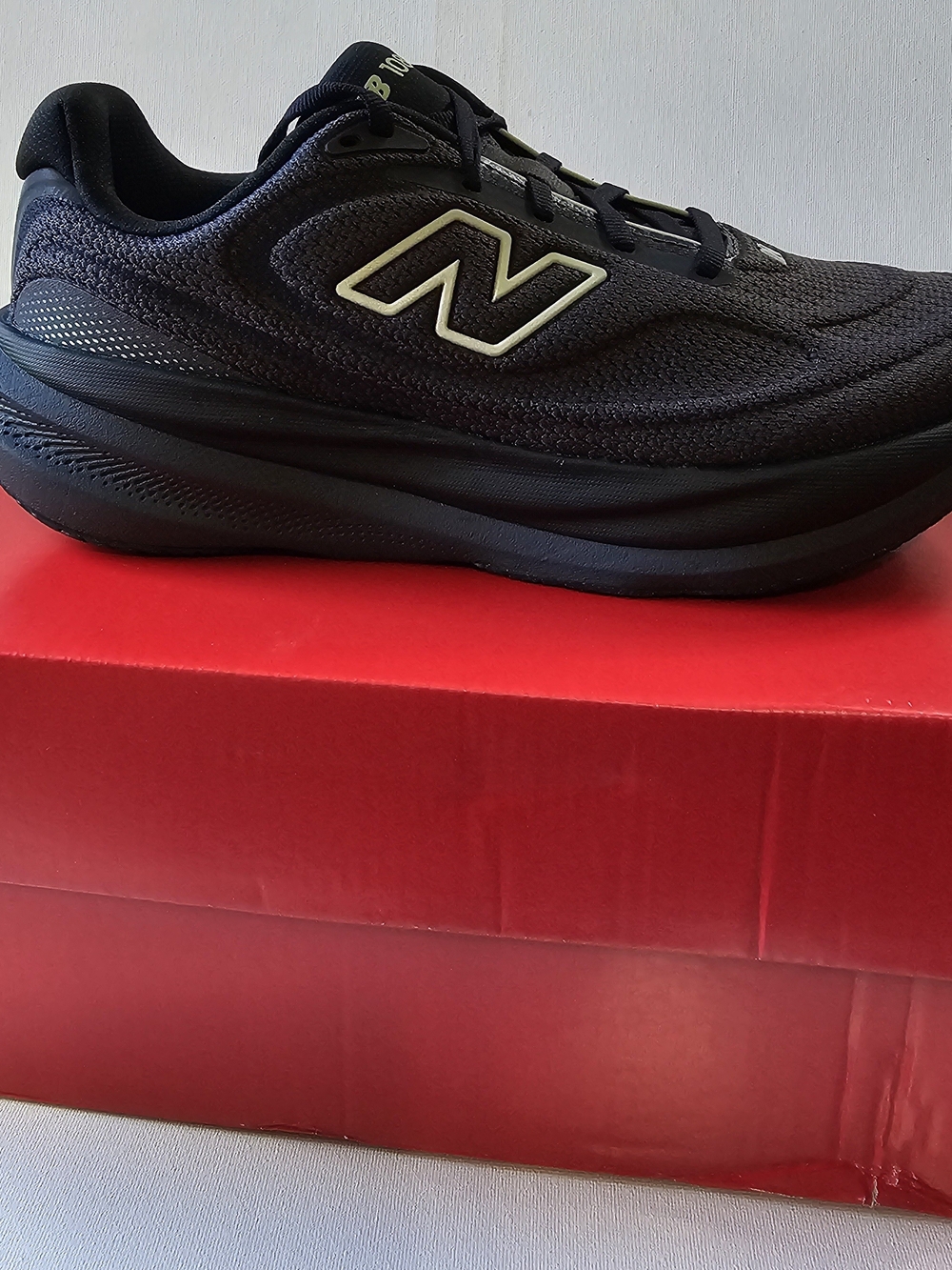 New Balance 1080 Women’s 9 Black Athletic Walking Shoe